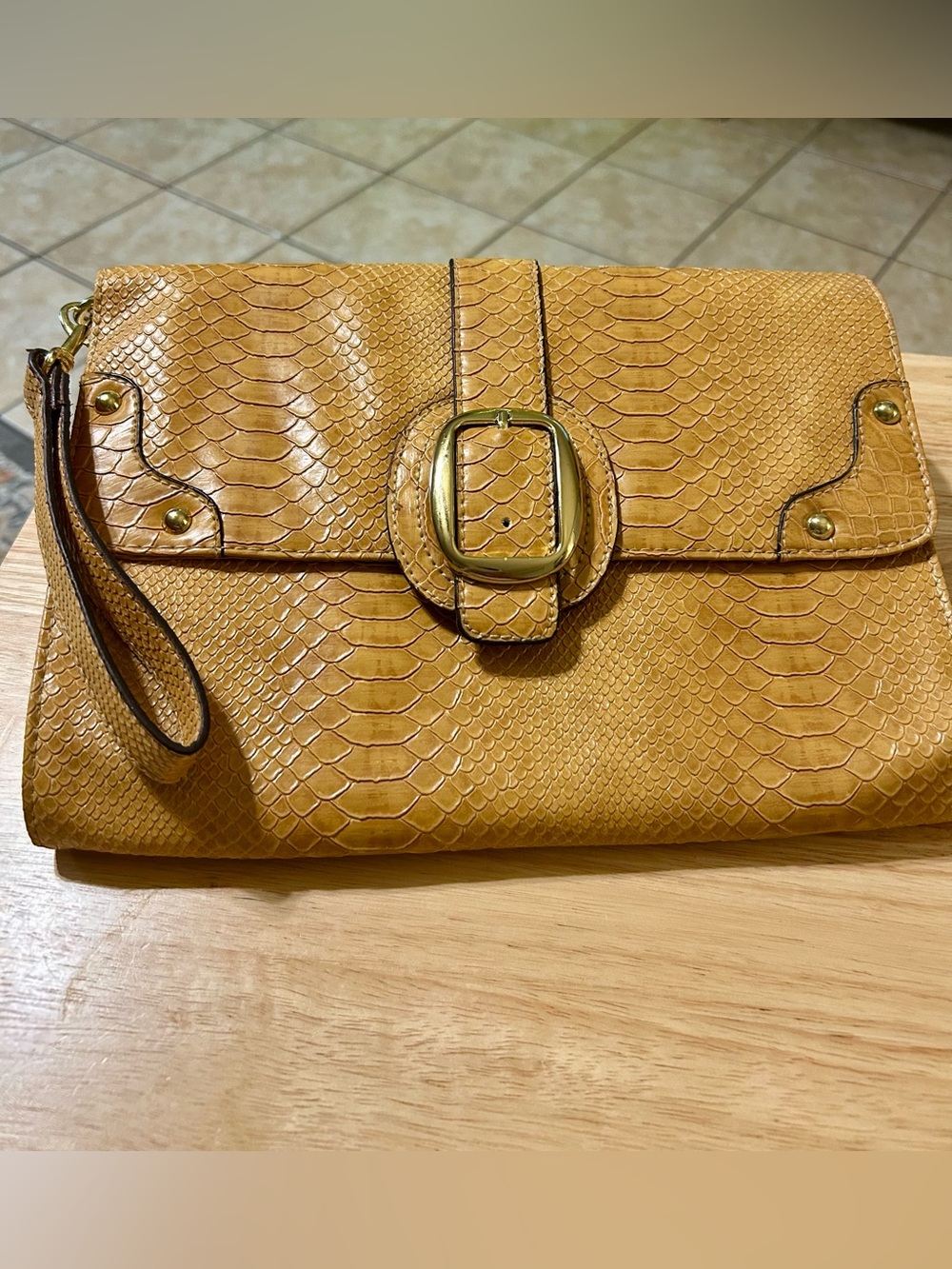 Vintage Y2K Faux Snakeskin Buckle Clutch Wristlet Bag Tan Yellow